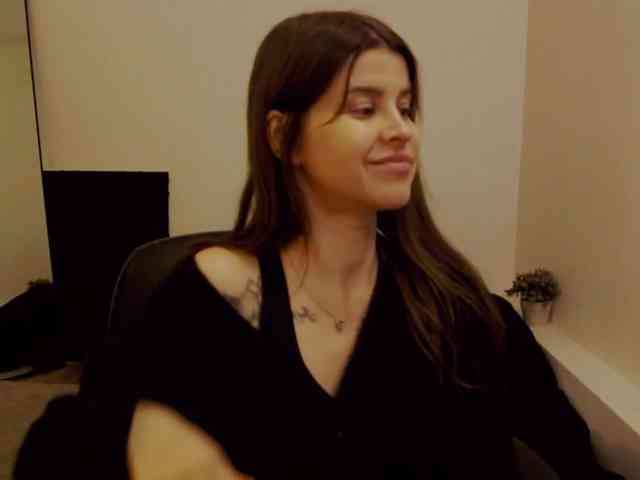 AryaJoliee