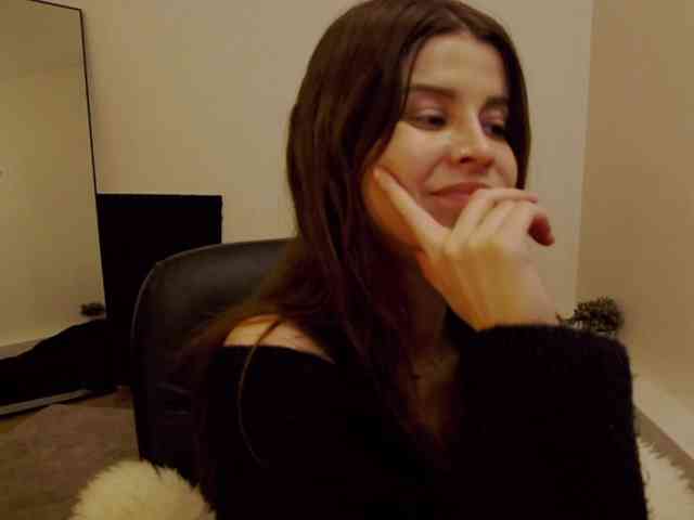 AryaJoliee