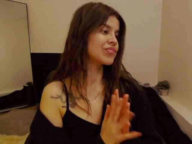 AryaJoliee