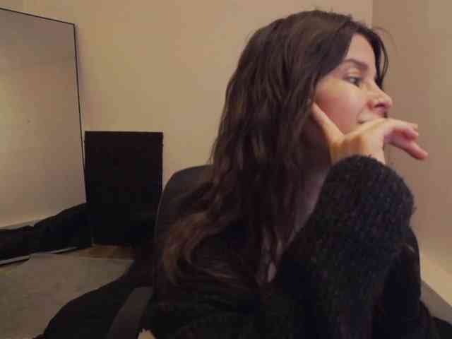 AryaJoliee