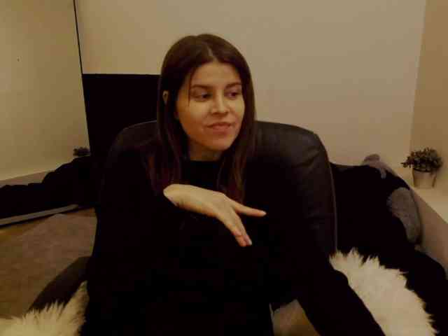 AryaJoliee