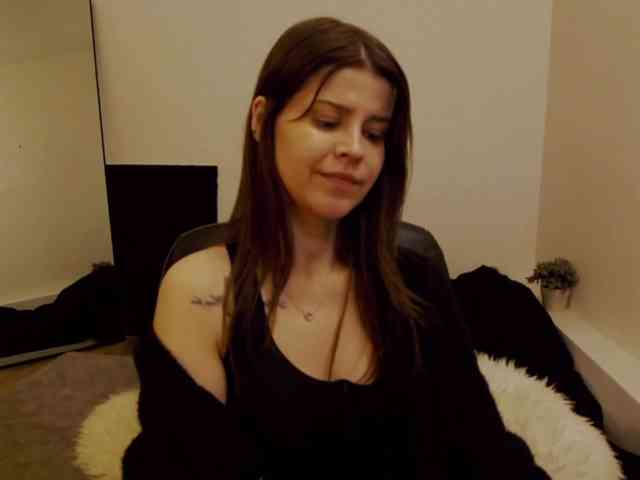 AryaJoliee