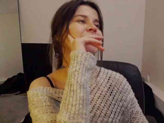 AryaJoliee