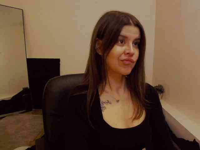 AryaJoliee