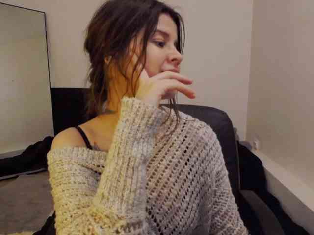 AryaJoliee