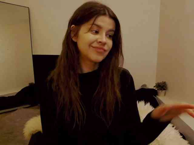 AryaNoiree webcam