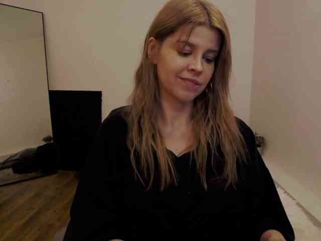 AryaNoiree webcam