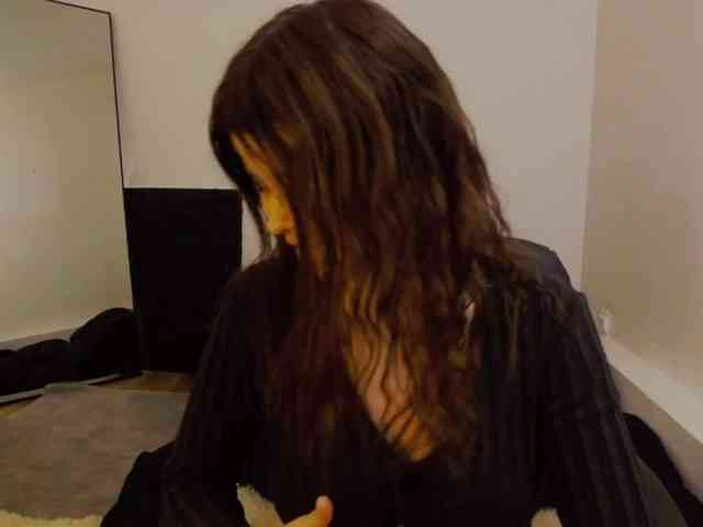 AryaJoliee