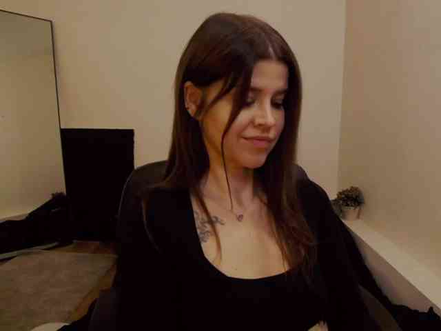 AryaJoliee
