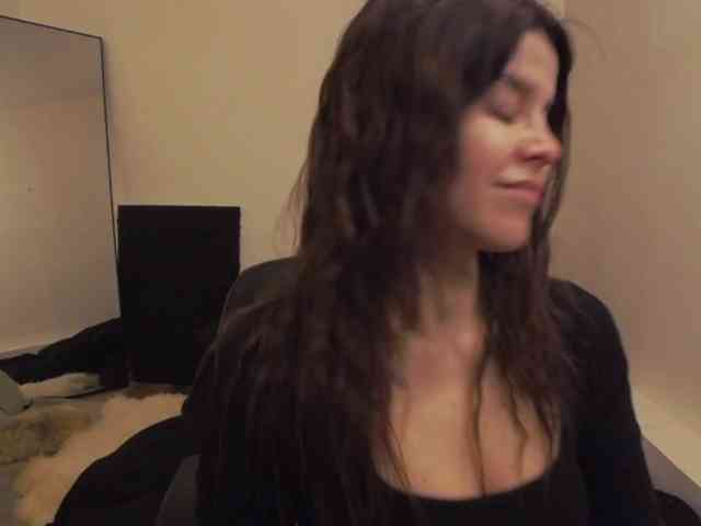 AryaJoliee