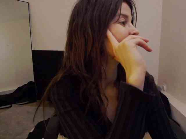 AryaJoliee