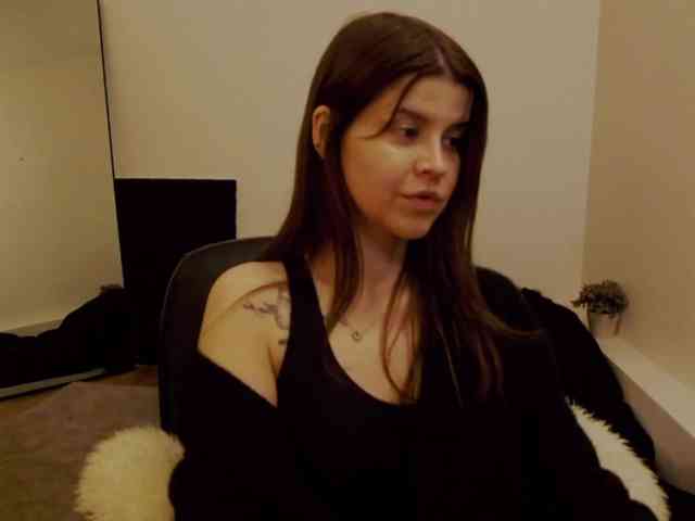 AryaJoliee