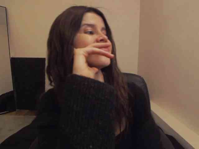 AryaJoliee