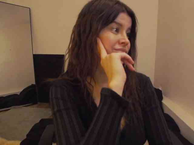 AryaJoliee