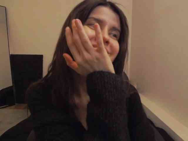 AryaJoliee