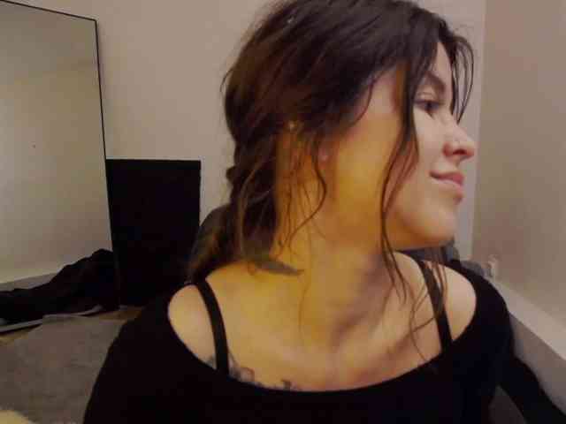 AryaJoliee