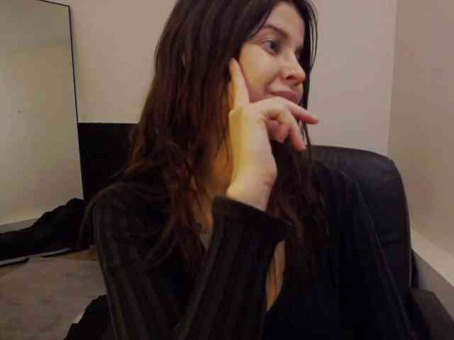 AryaJoliee