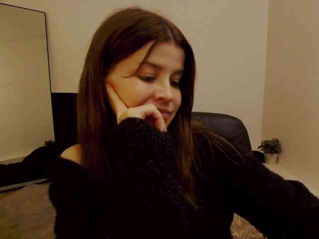 AryaNoiree webcam