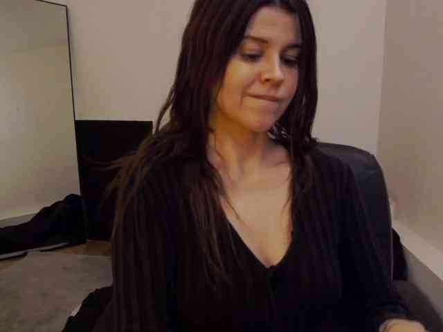 AryaJoliee