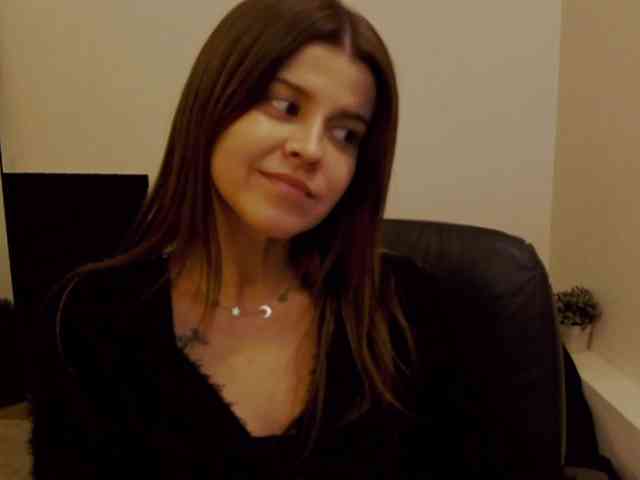 AryaJoliee