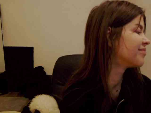 AryaJoliee