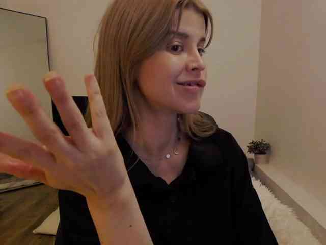 AryaNoiree webcam