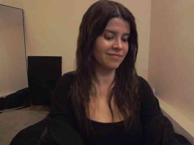 AryaJoliee