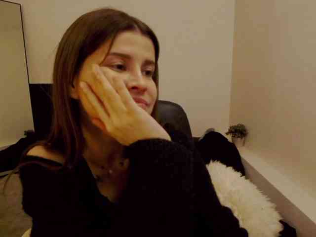 AryaJoliee