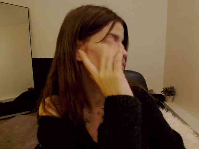AryaNoiree webcam