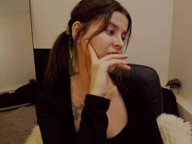 AryaJoliee