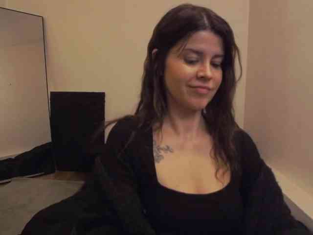 AryaJoliee