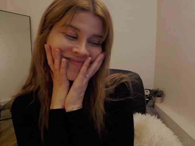 AryaNoiree webcam