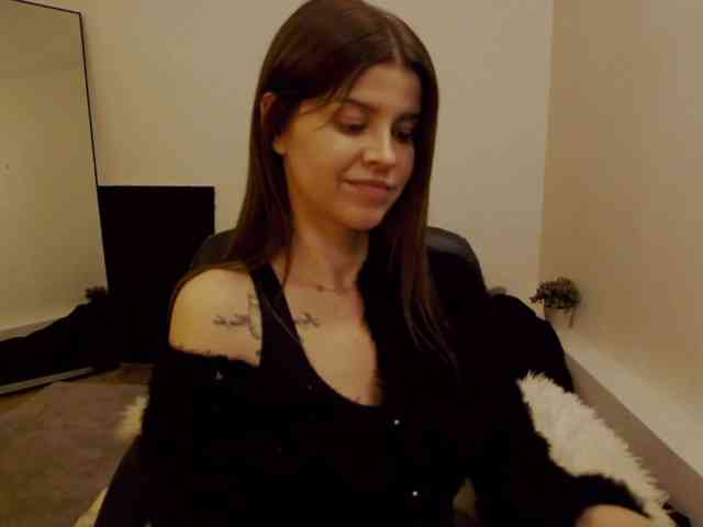 AryaJoliee
