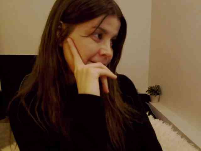 AryaNoiree webcam