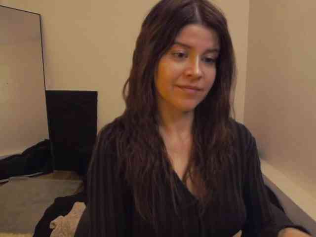AryaJoliee