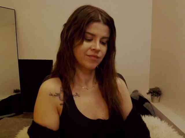 AryaJoliee