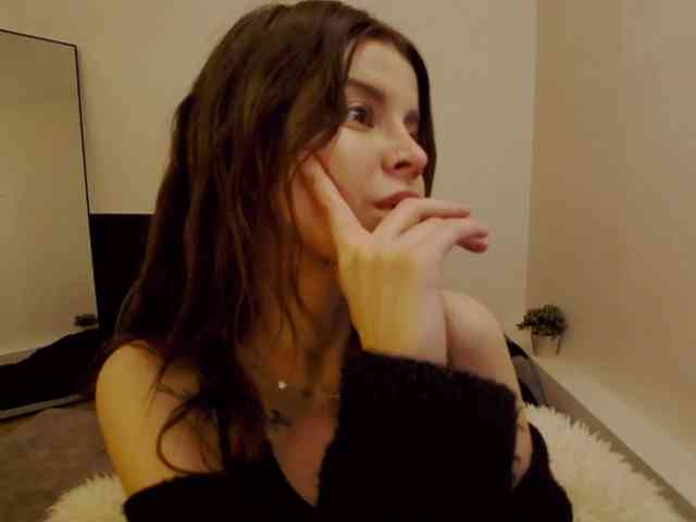 AryaJoliee