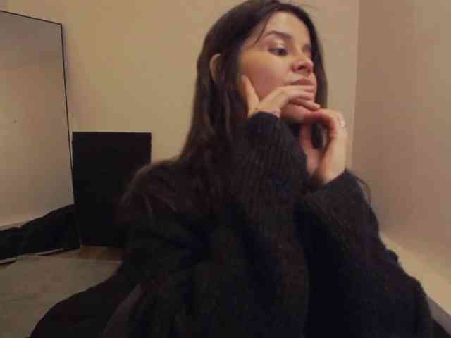AryaJoliee