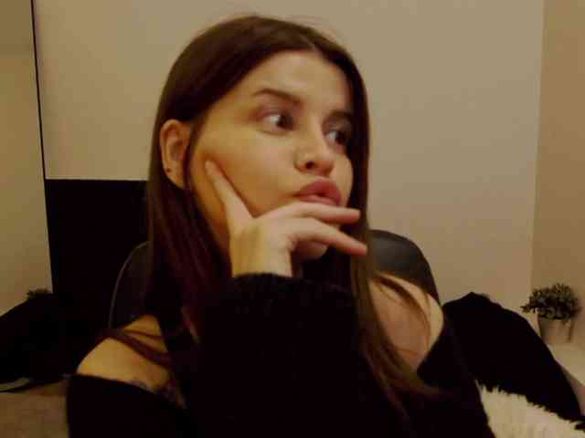 AryaJoliee