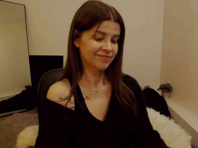 AryaJoliee