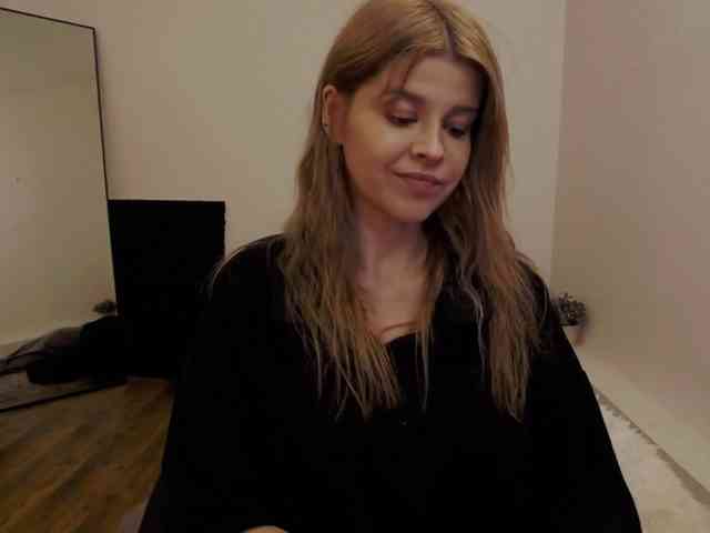 AryaNoiree webcam