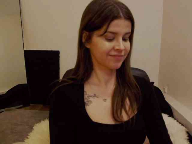 AryaJoliee