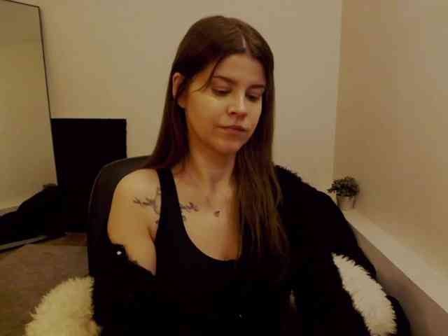 AryaJoliee