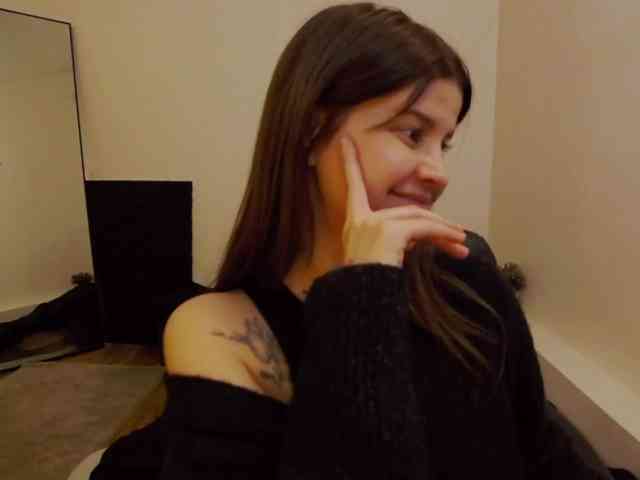 AryaJoliee