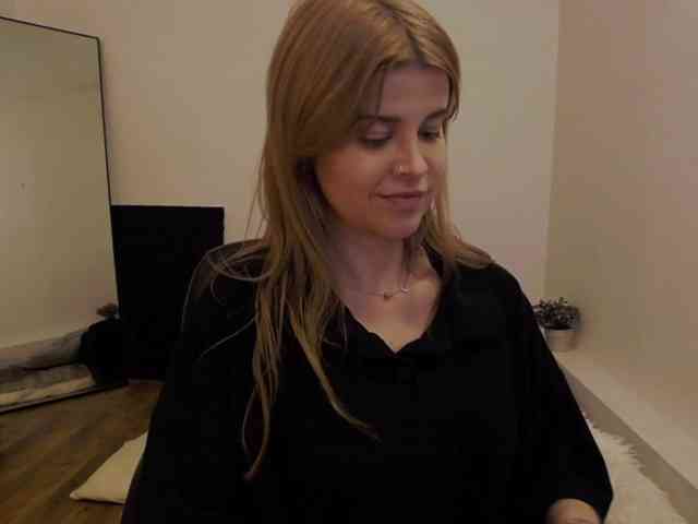 AryaNoiree webcam