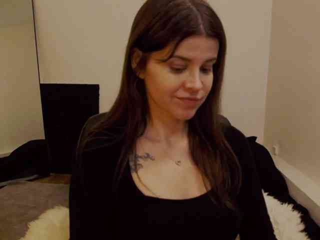 AryaJoliee