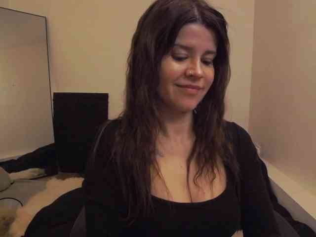 AryaJoliee