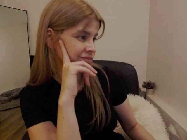 AryaNoiree webcam