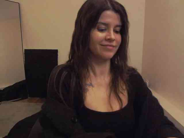 AryaJoliee