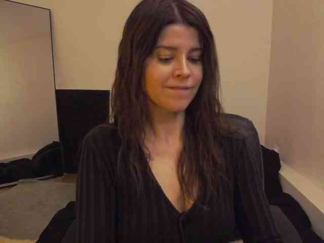 AryaJoliee